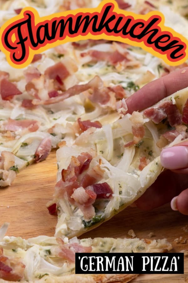 火焰蛋糕(flamkuchen)或tarte flambée是一种美味而受欢迎的德国大饼。上面撒上法式酸奶油(或酸奶油)、洋葱和培根，做起来很简单，而且非常美味。再配上一杯雷司令就完美了。# www.hfatraining.com通过@cheerfulcook♡tarteflambée德国比萨♡gydF4y2Ba